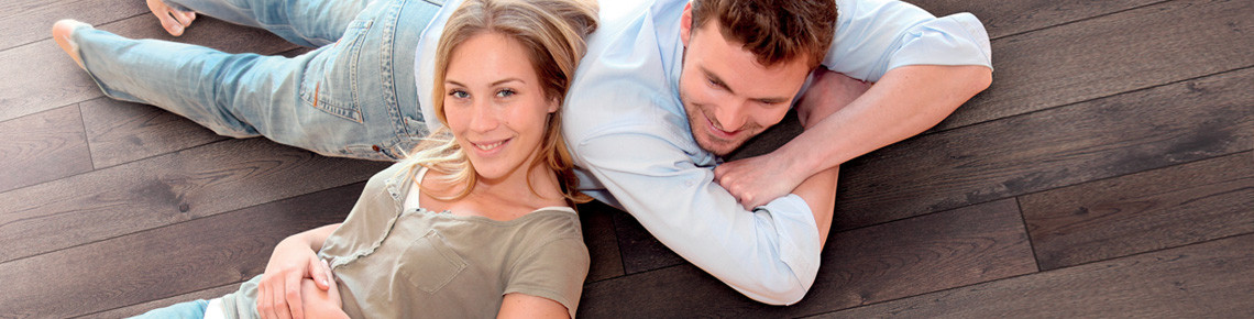 Hřejivý pocit skutečné dřevěné podlahy